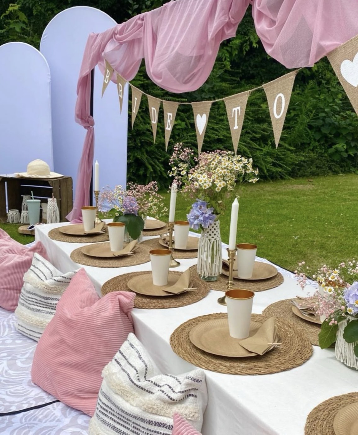 Outdoor-Feier mit Dekoration